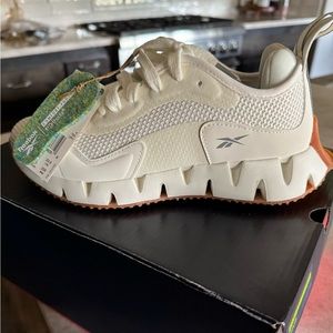 Reebok Zig Dynamica new with tags women's sneakers size 6.5 Chalk color